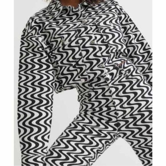 Divided by H&M black nd white denim crop top size M - Picture 7 of 7